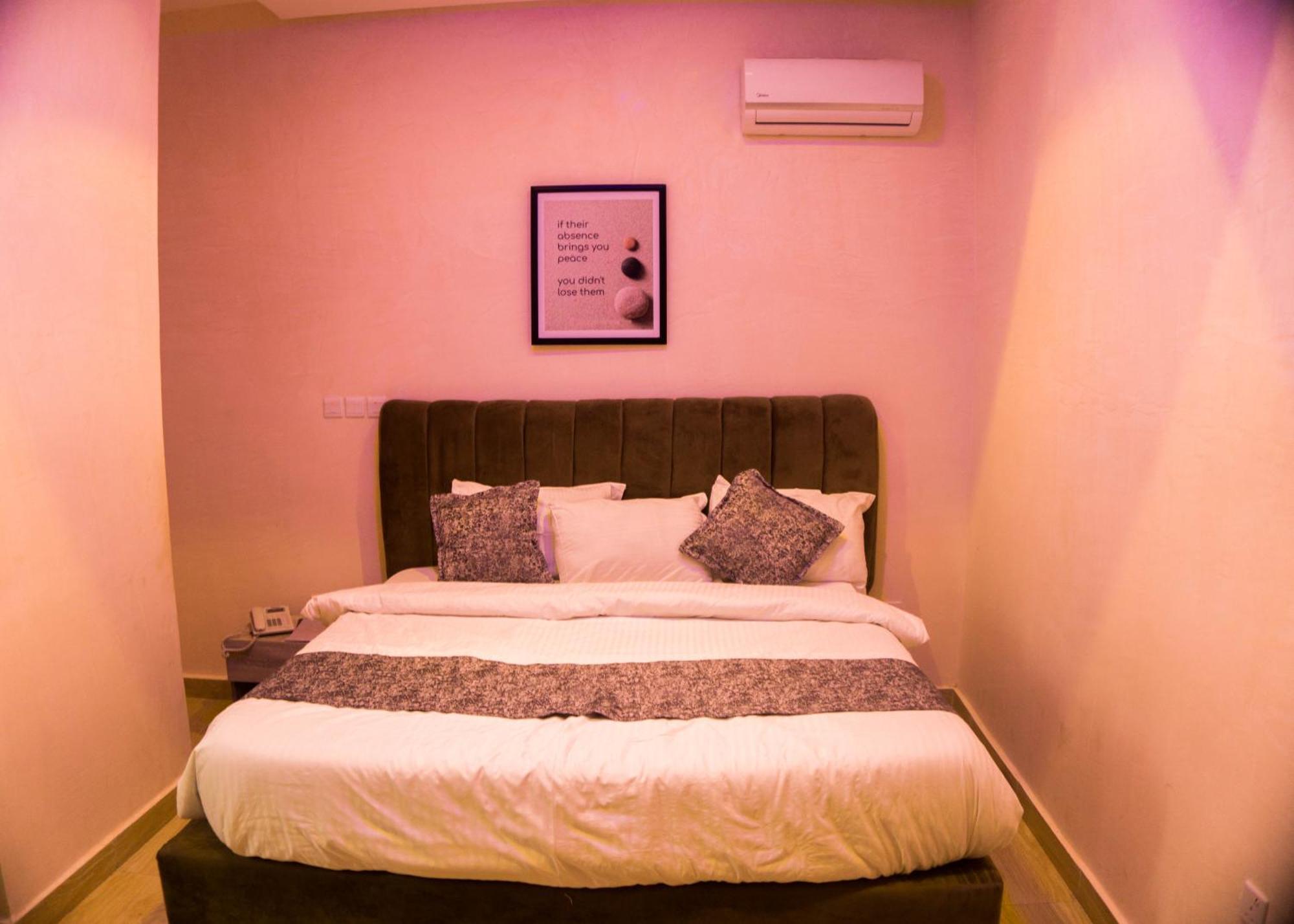 Vibes Suites Kaba Buitenkant foto