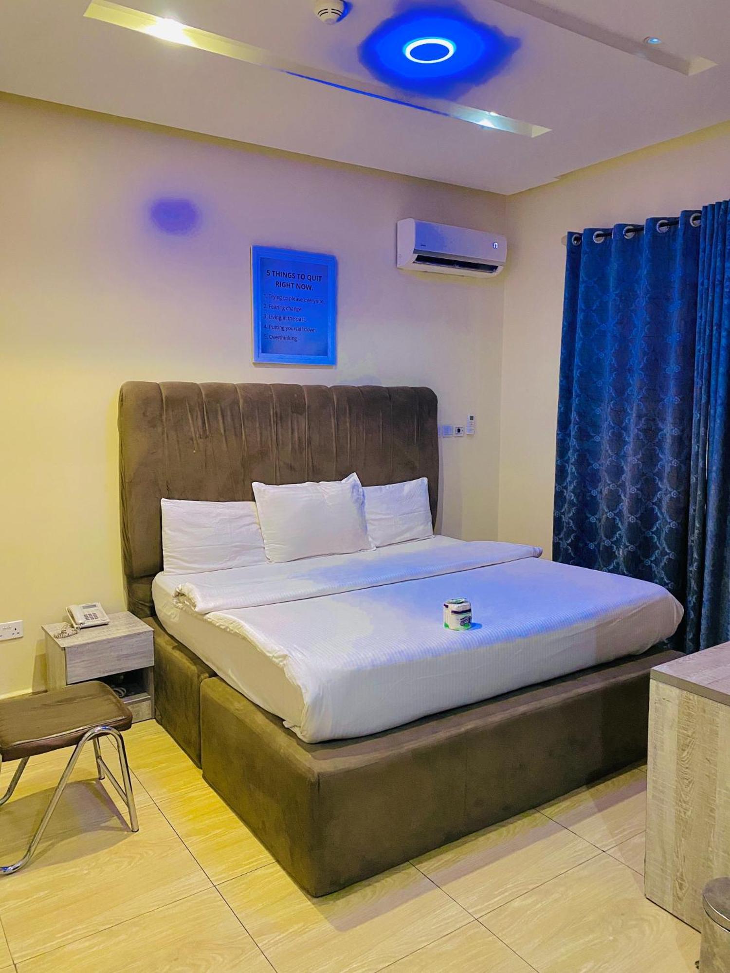 Vibes Suites Kaba Buitenkant foto